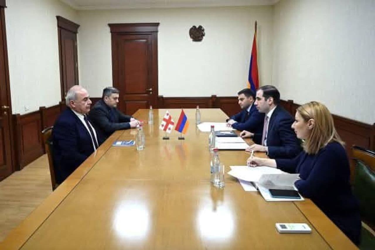 2025 წლის 18 თებერვალს საგანგებო და სრულუფლებიანი ელჩი გიორგი შარვაშიძე სომხეთის რესპუბლიკის შემოსავლების კომიტეტის თავმდჯომარეს ედუარდ ჰაკობიანს შეხვდა. შეხვედრის დროს მხარეებმა გამოხატეს მზადყოფნა გააგრძელონ აქტიური თანამშრომლობა და გააღრმავონ ორმხრივი ურთიერთობები.