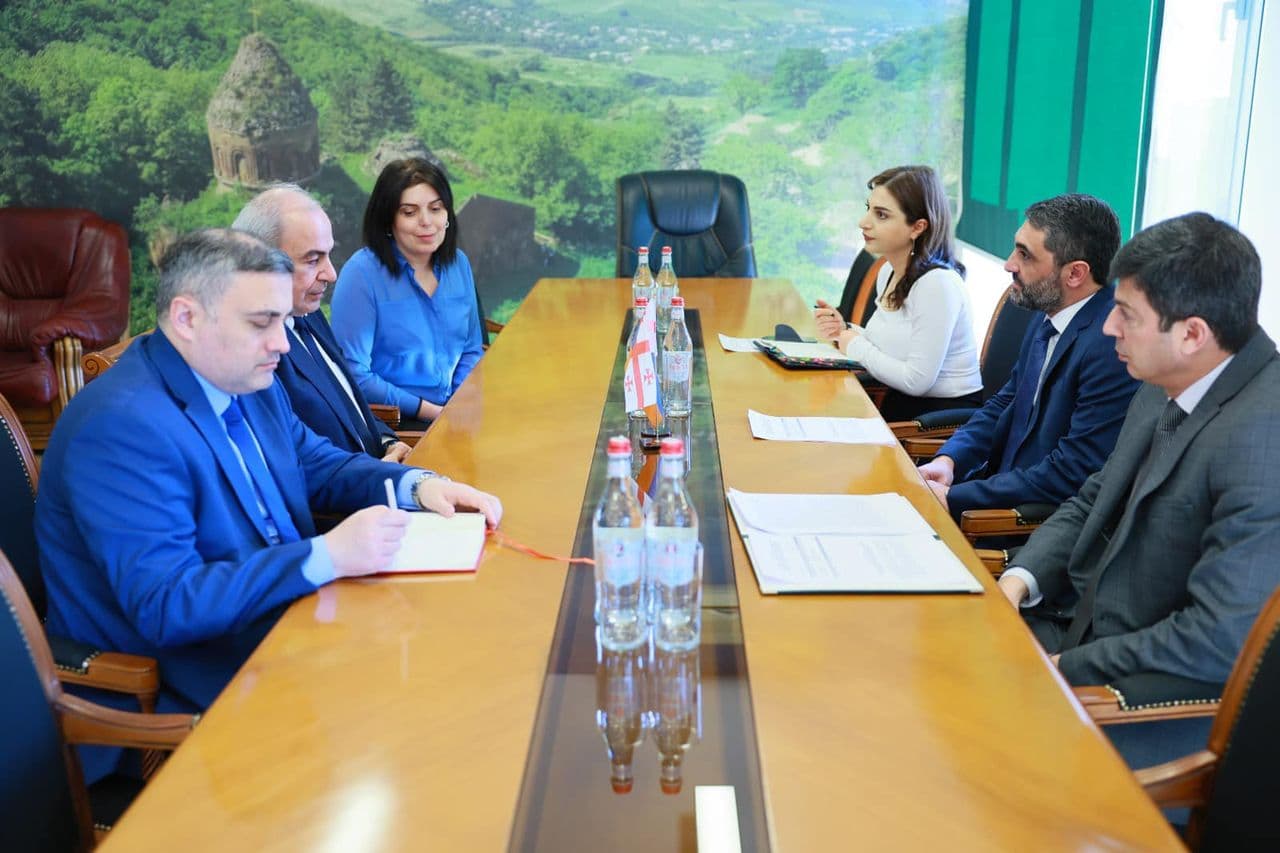 2025 წლის 27 თებერვალს საგანგებო და სრულუფლებიანი ელჩი გიორგი შარვაშიძე სომხეთის რესპუბლიკის გარემოს დაცვის მინისტრს ჰაკობ სიმიდიანს შეხვდა. შეხვედრაზე მხარეებმა გამოხატეს მზადყოფნა გააგრძელონ მჭიდრო თანამშრომლობა.